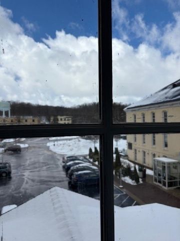 800 Cottageview Drive, Traverse City, MI 49684