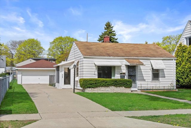 2807 S 85th STREET, West Allis, WI 53227