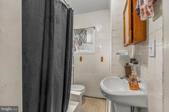 817 WYNNEWOOD RD, Philadelphia, PA 19151