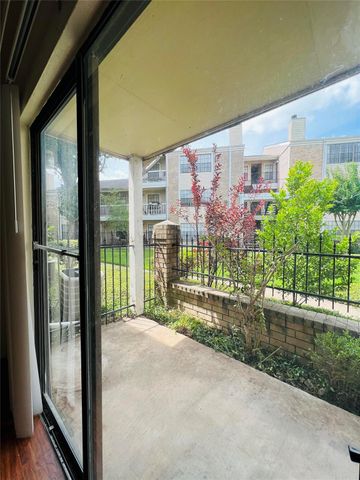 2750 Holly Hall Street 1211, Houston, TX 77054