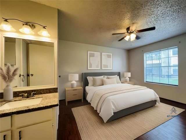 2750 Holly Hall Street 1211, Houston, TX 77054