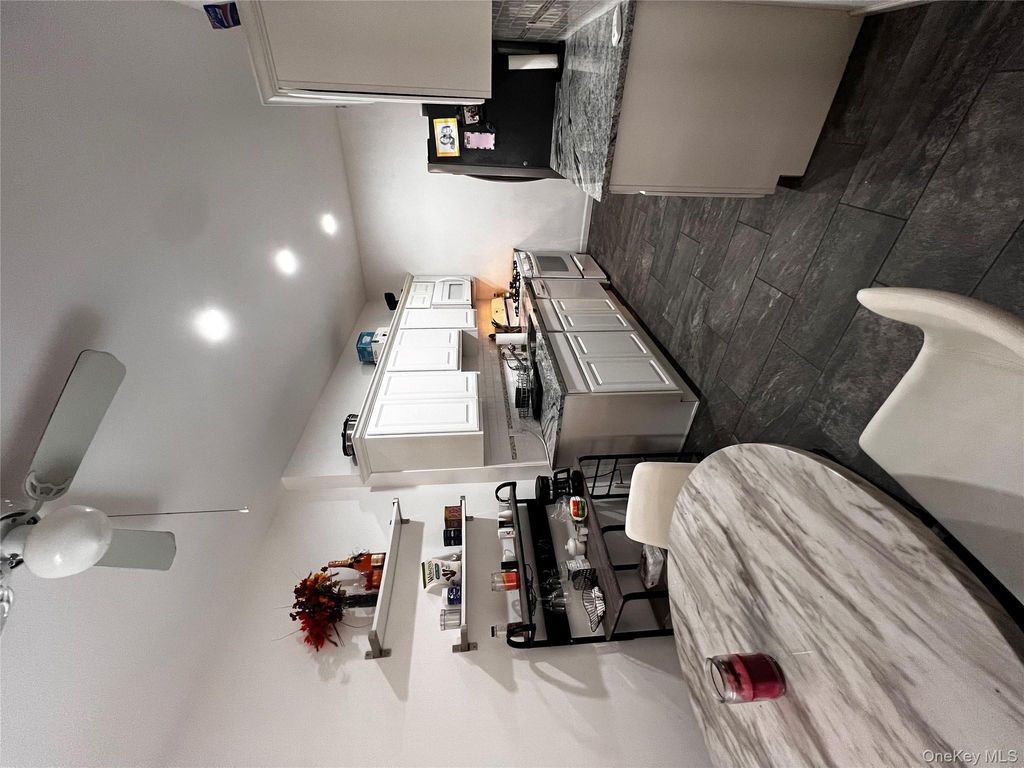 37 N central Avenue 3H, Hartsdale, NY 10530