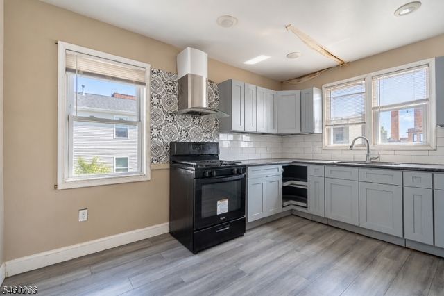 35 IRVING AVE, Newark City, NJ 07112