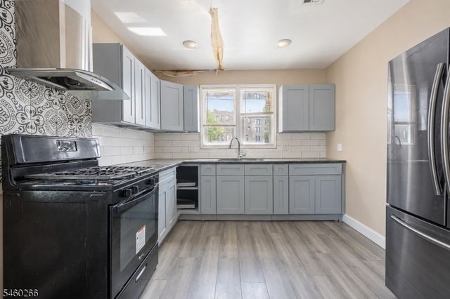 35 IRVING AVE, Newark City, NJ 07112