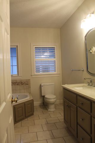 51 Lawrence Dr 51, Franklin, MA 02038