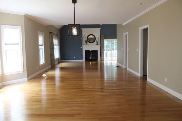51 Lawrence Dr 51, Franklin, MA 02038