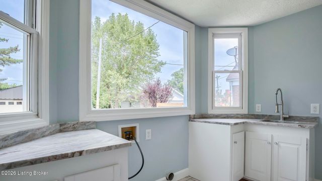 5712 Southern Pkwy, Louisville, KY 40214