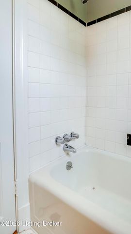 5712 Southern Pkwy, Louisville, KY 40214