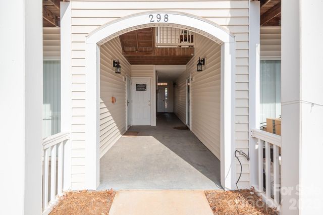 298 Town Park Drive 202, Advance, NC 27006