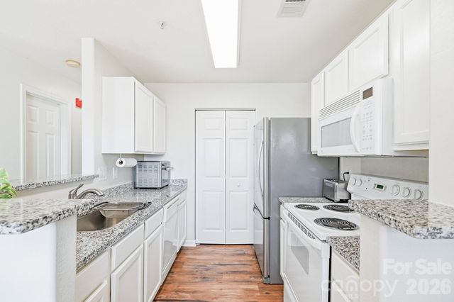 298 Town Park Drive 202, Advance, NC 27006