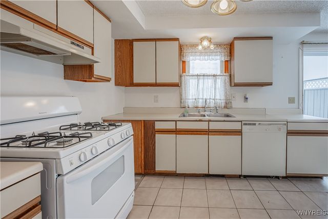 6170 Old Beattie Road, Lockport Town, NY 14094