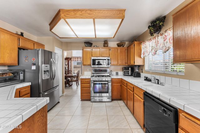 729 Whitlatch Drive, Lancaster, CA 93535