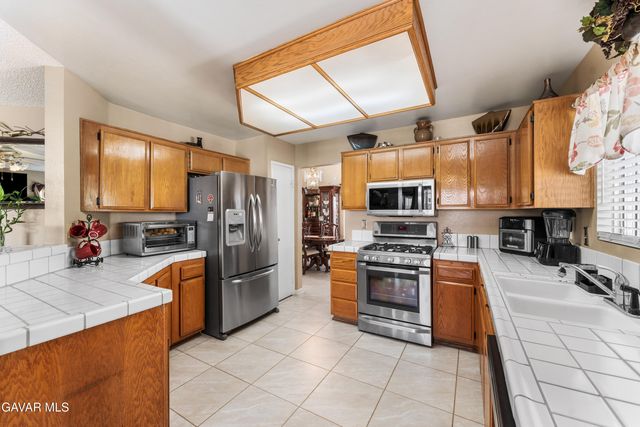 729 Whitlatch Drive, Lancaster, CA 93535