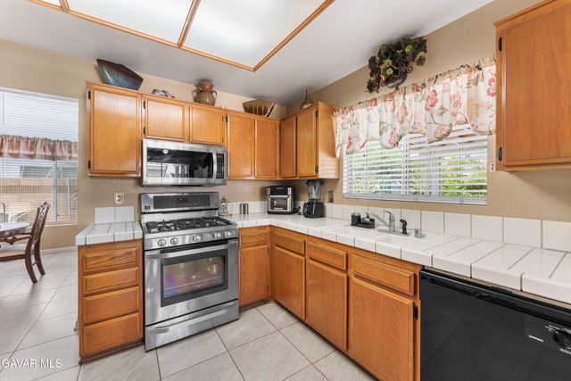 729 Whitlatch Drive, Lancaster, CA 93535