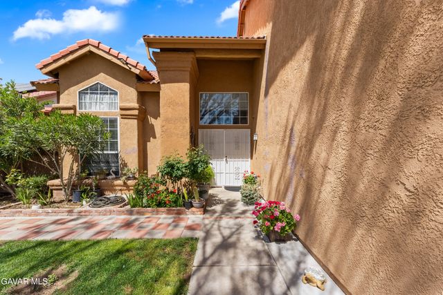 729 Whitlatch Drive, Lancaster, CA 93535