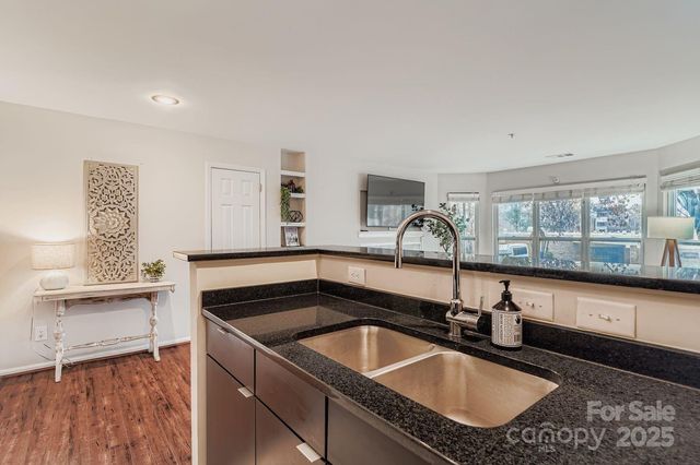 529 N Graham Street 2G, Charlotte, NC 28202