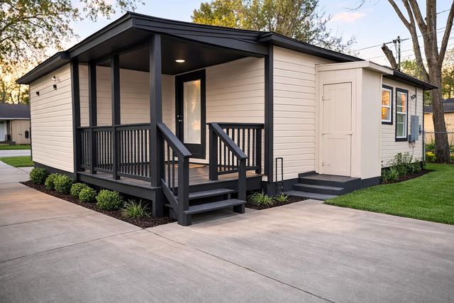 916 Parkway Street, Baytown, TX 77520