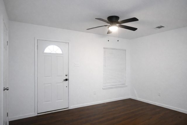 916 Parkway Street, Baytown, TX 77520