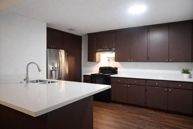 916 Parkway Street, Baytown, TX 77520