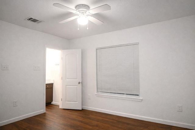 916 Parkway Street, Baytown, TX 77520