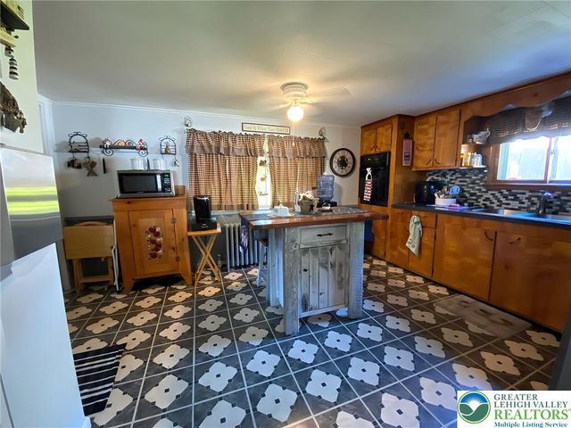 395 Centre Street, Parryville Boro, PA 18071