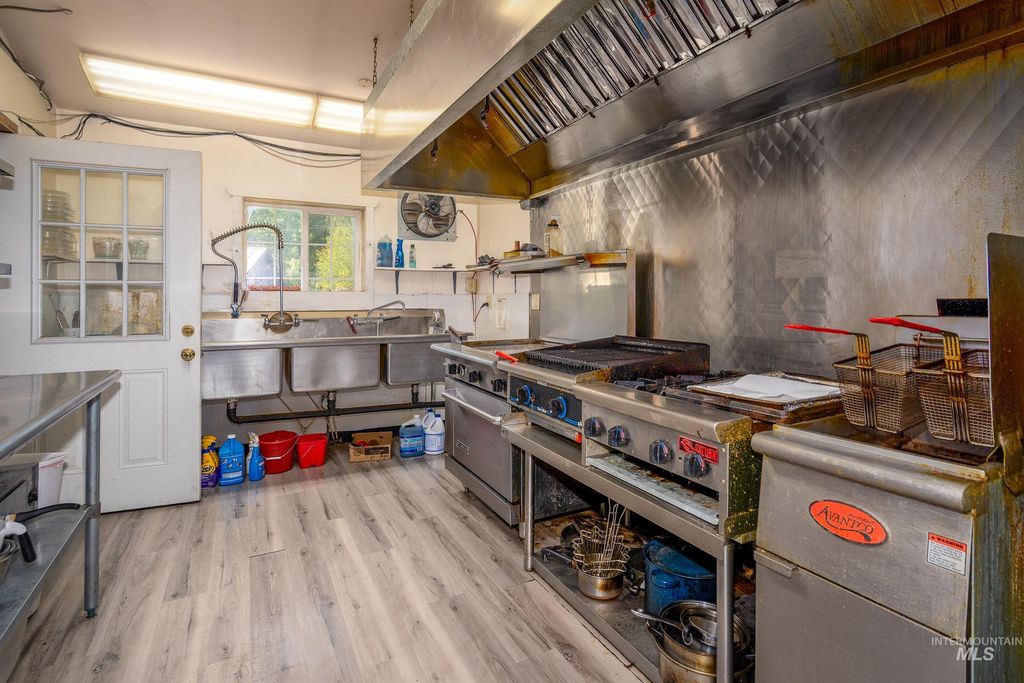 71 W Main, Atlanta, ID 83601 photo 9