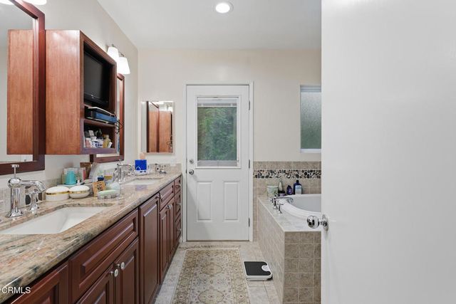 16916 Dormie Place, Los Angeles, CA 91436