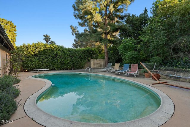 16916 Dormie Place, Los Angeles, CA 91436