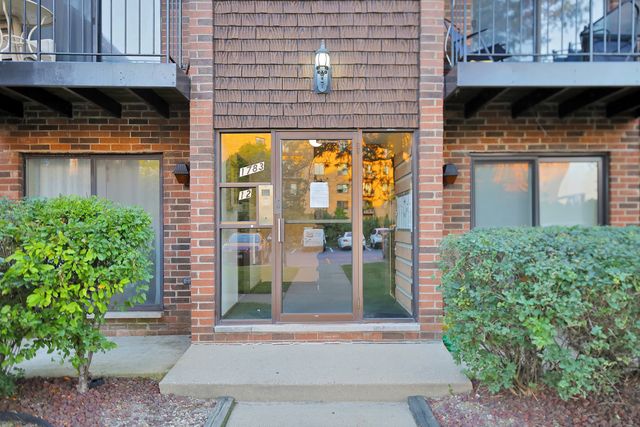 1783 W Algonquin Road 3A, Mount Prospect, IL 60056