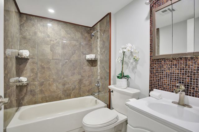1783 W Algonquin Road 3A, Mount Prospect, IL 60056