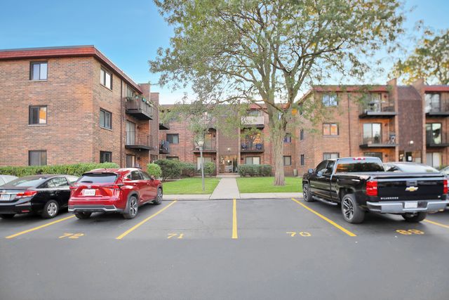 1783 W Algonquin Road 3A, Mount Prospect, IL 60056