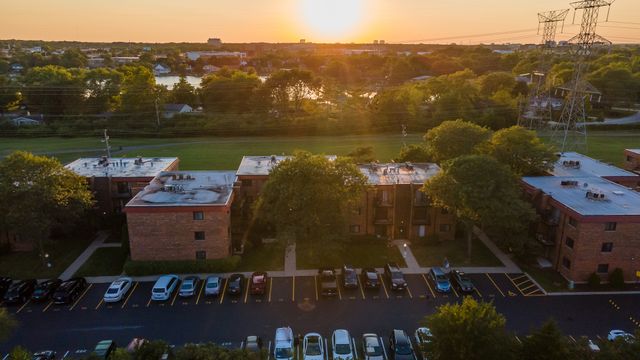1783 W Algonquin Road 3A, Mount Prospect, IL 60056