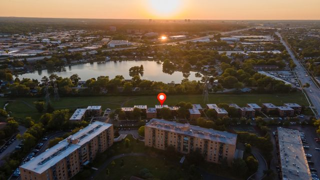 1783 W Algonquin Road 3A, Mount Prospect, IL 60056