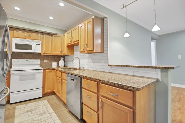 1783 W Algonquin Road 3A, Mount Prospect, IL 60056
