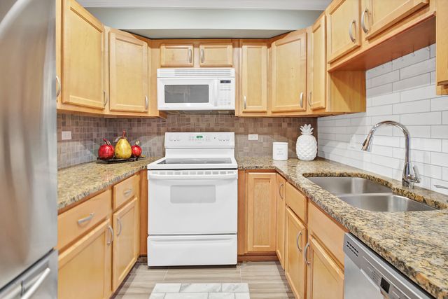 1783 W Algonquin Road 3A, Mount Prospect, IL 60056