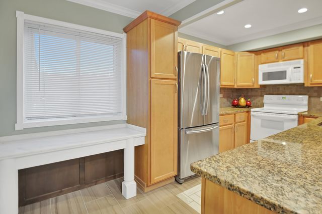1783 W Algonquin Road 3A, Mount Prospect, IL 60056