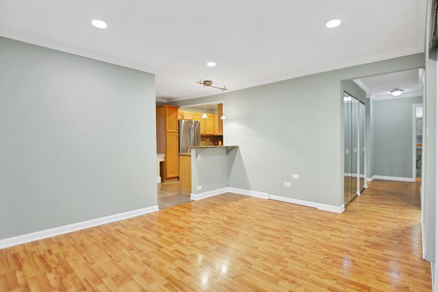 1783 W Algonquin Road 3A, Mount Prospect, IL 60056