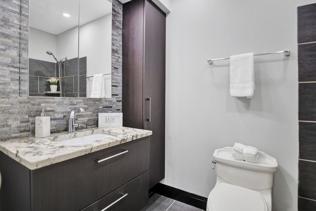 1783 W Algonquin Road 3A, Mount Prospect, IL 60056