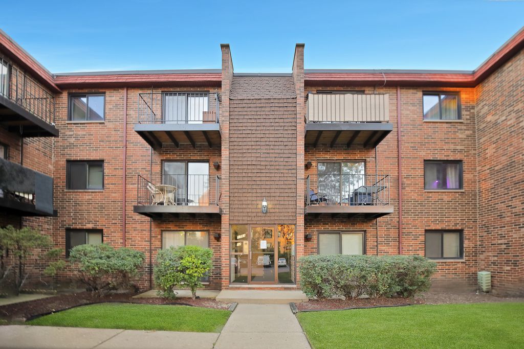 1783 W Algonquin Road 3A, Mount Prospect, IL 60056