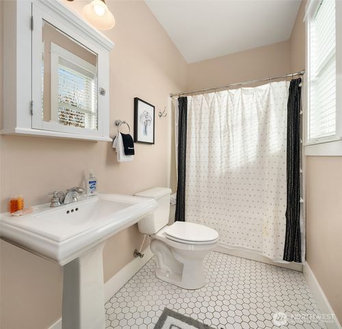 24 Float Lane, Pacific Beach, WA 98571