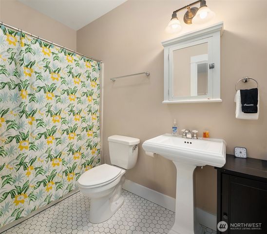 24 Float Lane, Pacific Beach, WA 98571