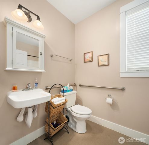 24 Float Lane, Pacific Beach, WA 98571