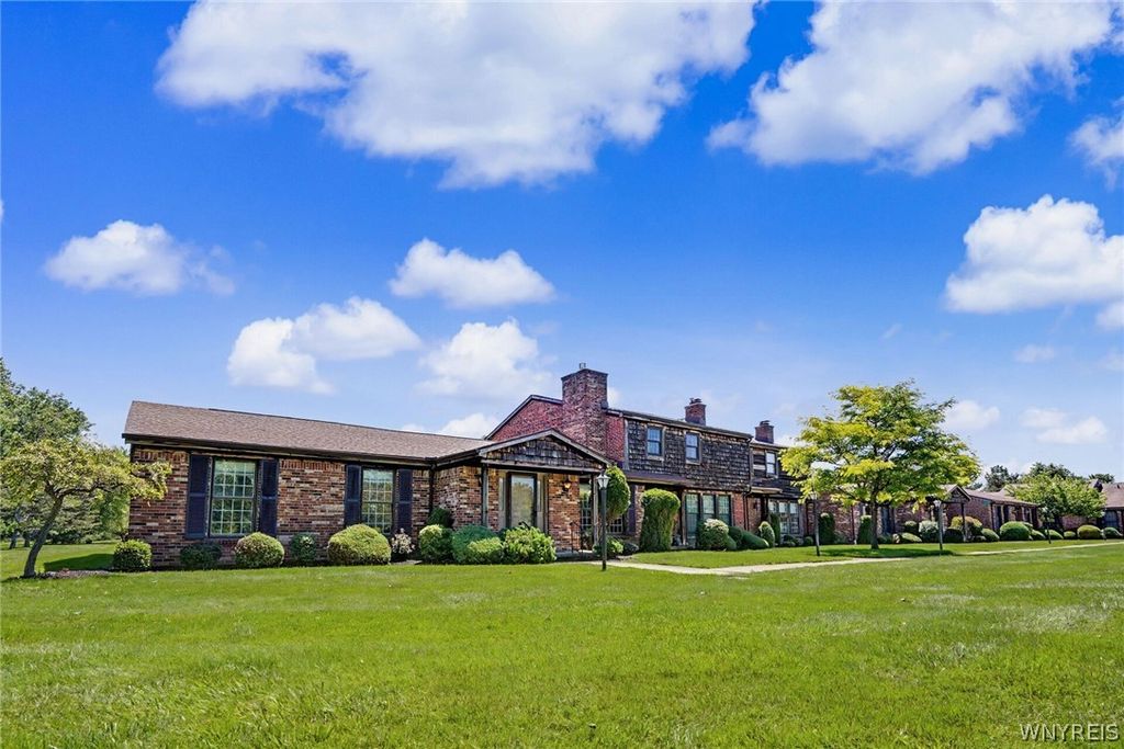 145 Wedgewood Drive, Amherst, NY 14221