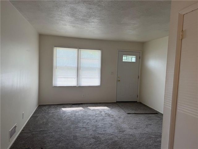 4610 E 40th Street, Kansas City, MO 64130