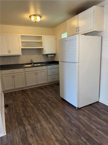 4610 E 40th Street, Kansas City, MO 64130