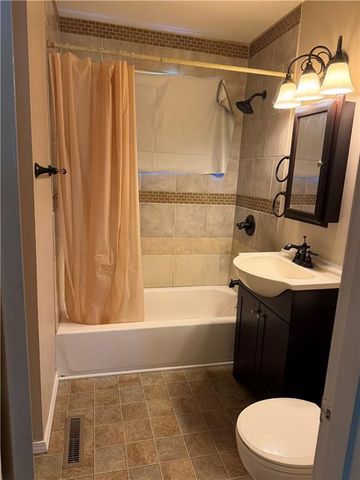 4610 E 40th Street, Kansas City, MO 64130