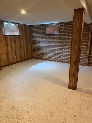 4610 E 40th Street, Kansas City, MO 64130