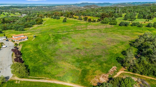 3000 Alexandrite Dr, Rescue, CA 95672