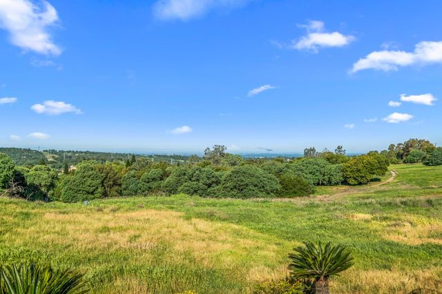 3000 Alexandrite Dr, Rescue, CA 95672