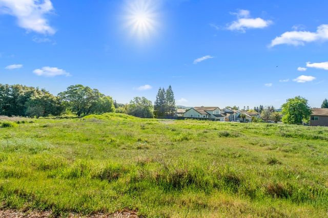 3000 Alexandrite Dr, Rescue, CA 95672